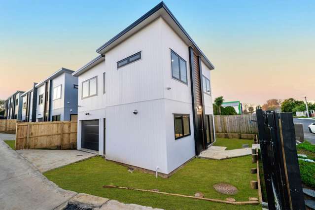 Brand New Homes – Freestanding & Duplex Options!