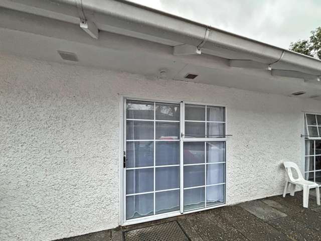 ROSLYN - STUDIO APARTMENT