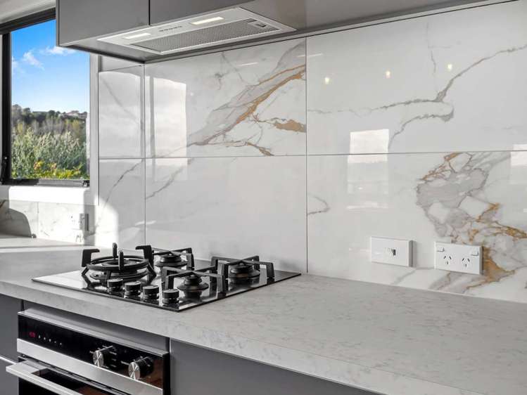 1 Shakespeare Road Bastia Hill_5