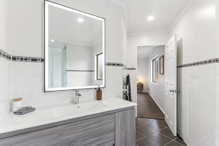 24 George Deane Place Greenhithe_12