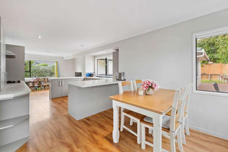 10 Photinia Place Botany Downs_6