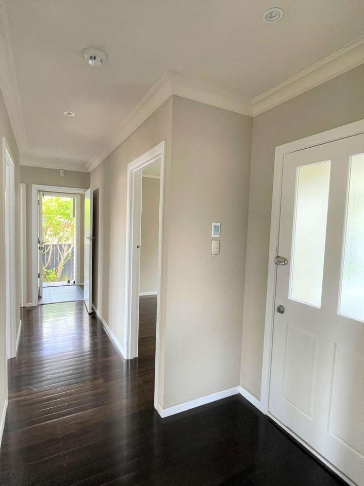 8 Grainger Road Te Atatu South_15