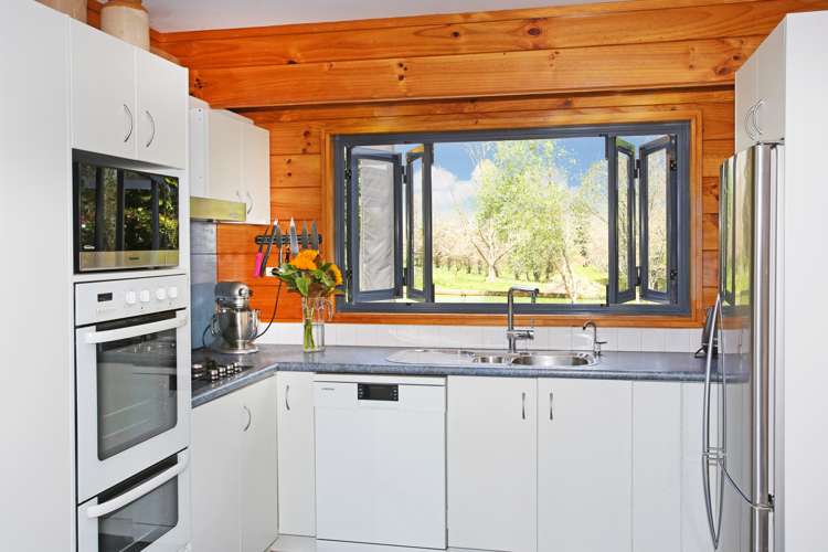 87 Pukeoware Road Waiuku_15