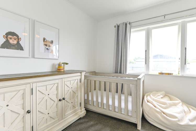 433 Dalcross Street Mayfair_8