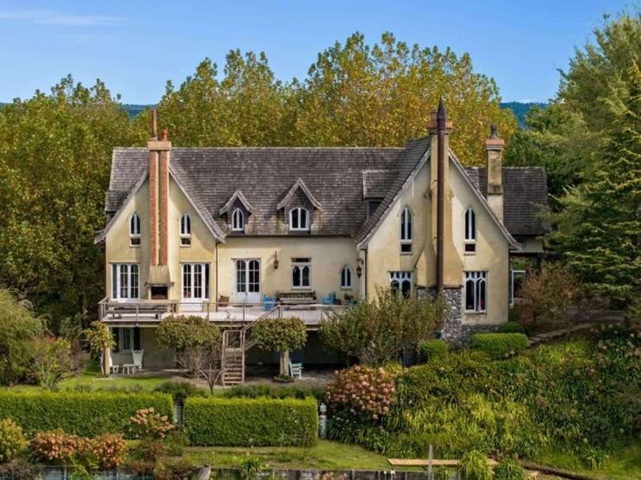 Rich-lister Chloe Wright’s luxury Bay of Plenty chateau passes in at auction