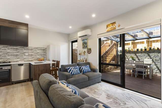 Modern 4 Bedroom Freehold Townhouse with Views!