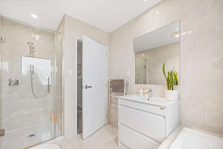 14b Kelwyn Road Kelston_13