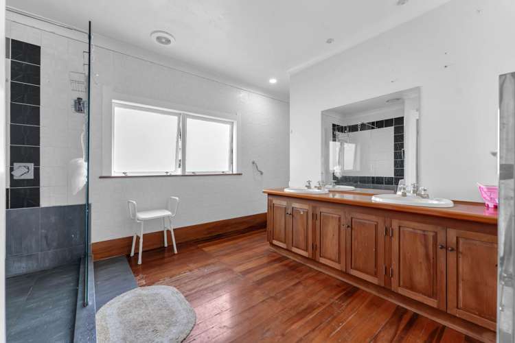 65 Beach Road Pahurehure_16