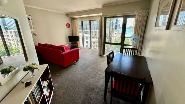 Furnished 1-Bed Apartment, Carpark & Harbour View