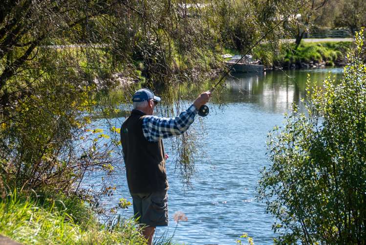 19 Te Heuheu Parade Lake Taupo (East)_25