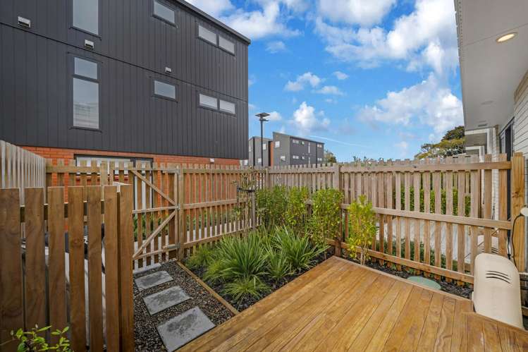 4/29 Normandy Place Henderson_23