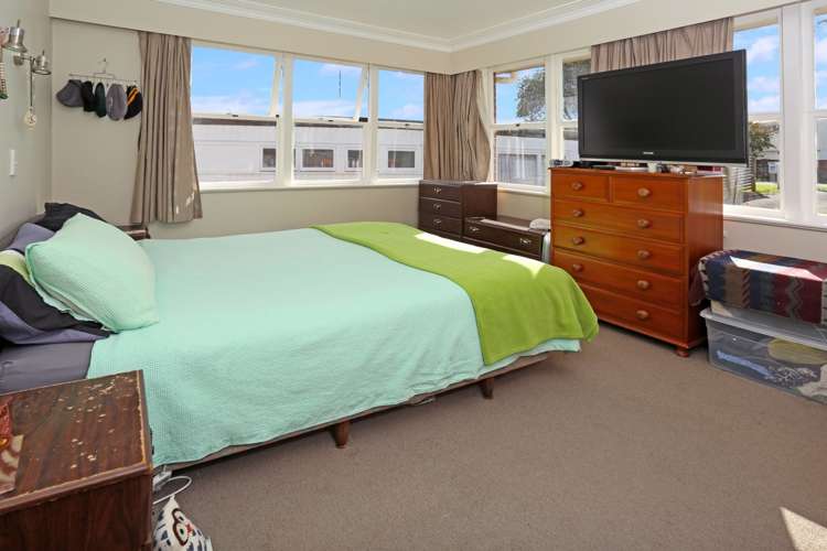 25 Castaing Crescent Te Atatu South_9