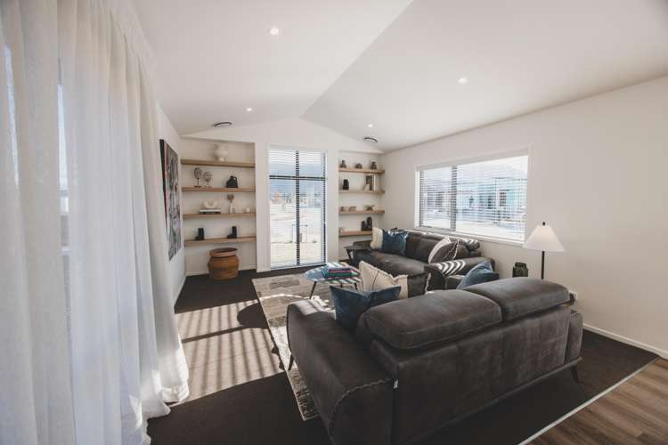 1 Pinn Street Lake Hawea_5