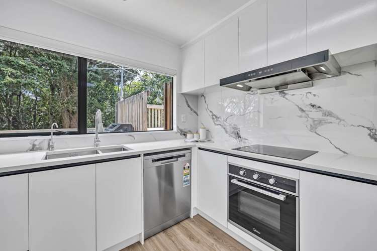 2/8a Verbena Road Birkdale_5