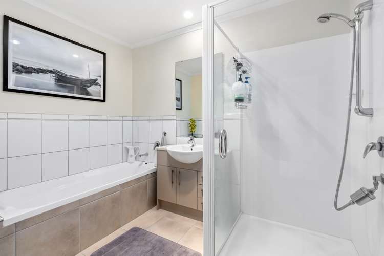 19 Greenbough Lane Greenhithe_10