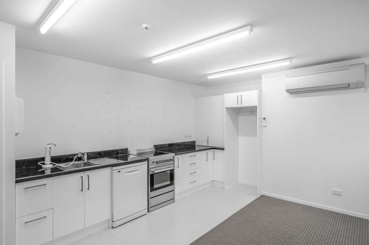 21 The Mall Cromwell_12