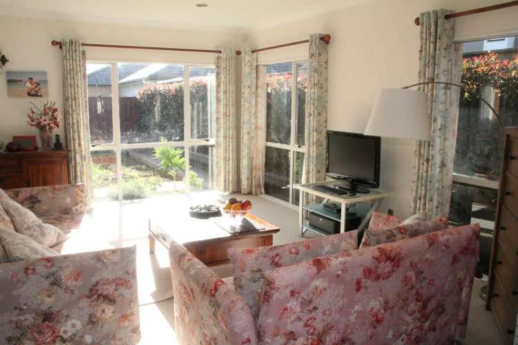 8 Stamford Crescent Flat Bush_1