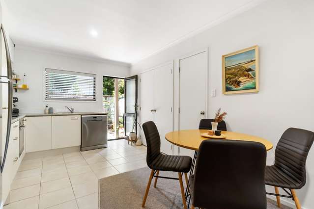 4/94 Glengarry Road Glen Eden_2