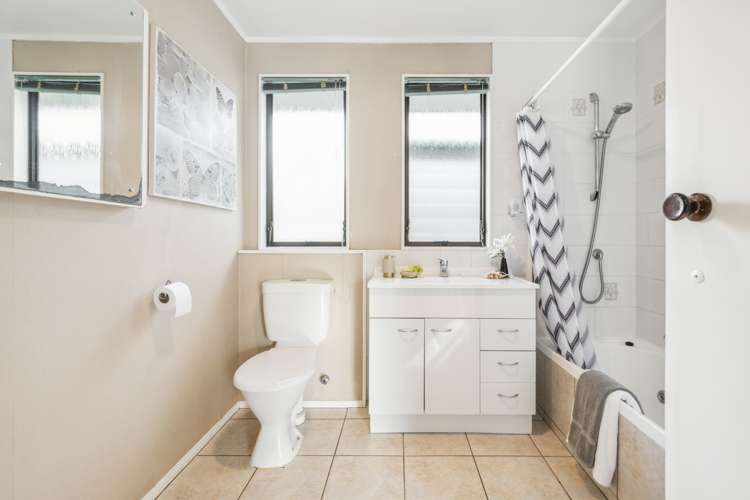 2/10 Argyle Avenue Pahurehure_13