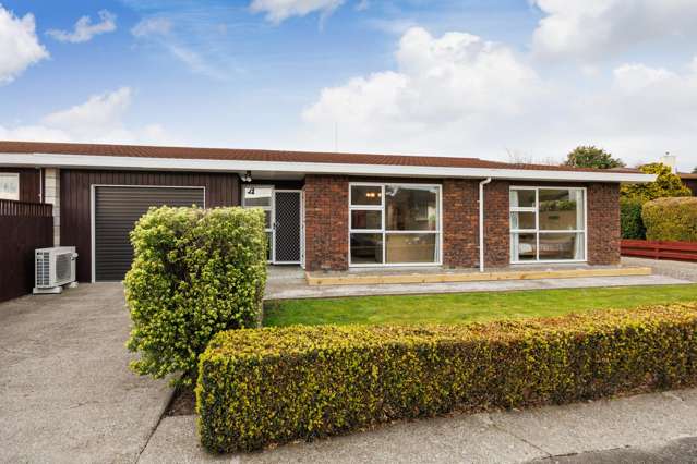 Immaculate, Easy-Care, and Freehold!