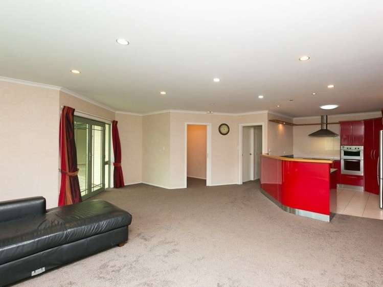 35 Roto Street Hurdon_13