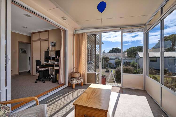 125 Seaview Road Westown_21