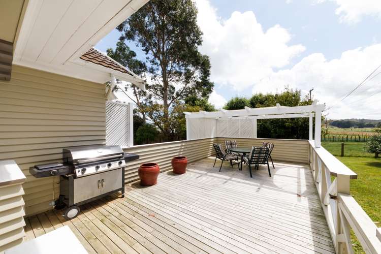 82 Bell Road West Halcombe_5