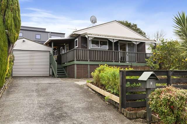 Buy this West Auckland house and the agent will fly you to Fiji