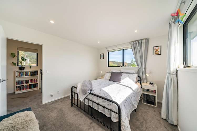 8/97 Whites Line East Waiwhetu_6