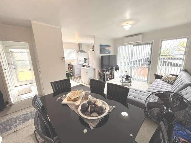 83 Cron Avenue Te Atatu South_1