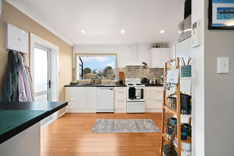 24 Garden Heights Avenue Glenview_8