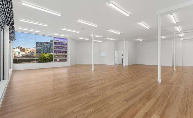 Modern Retail Premises in a Central City‑Fringe Location