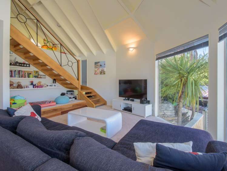 9b Arawata Terrace Fernhill/Sunshine Bay_4