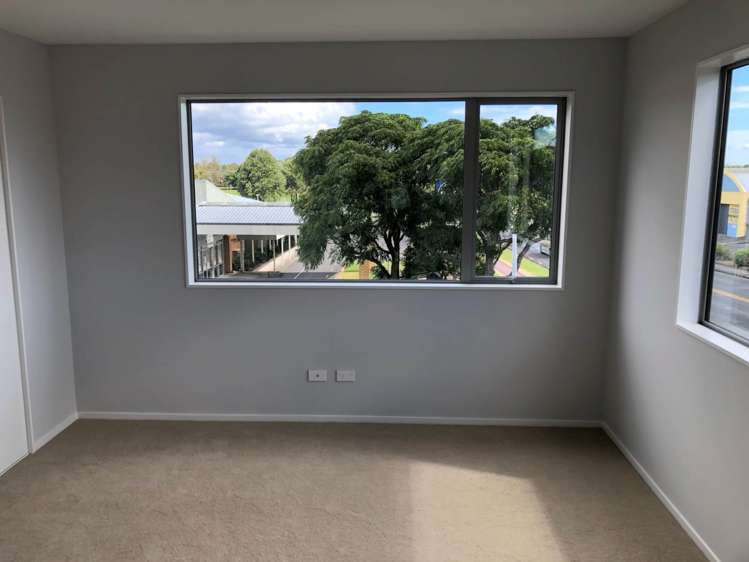 1/11 Ray Small Drive Papakura_3