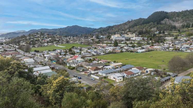 33 Jenner Road Toi Toi_11