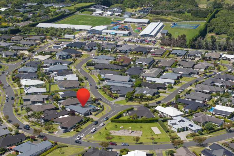 1 Benmore Crescent Pyes Pa_2