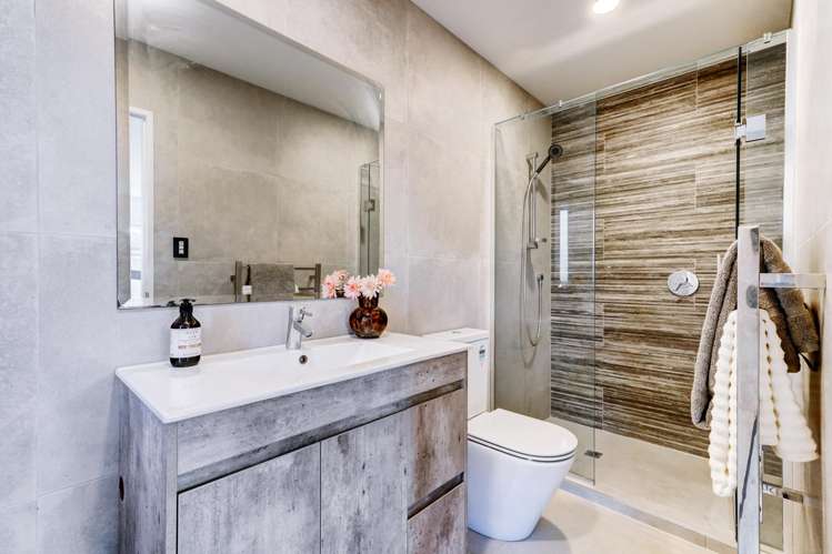 2 Meritage Lane Te Atatu South_15