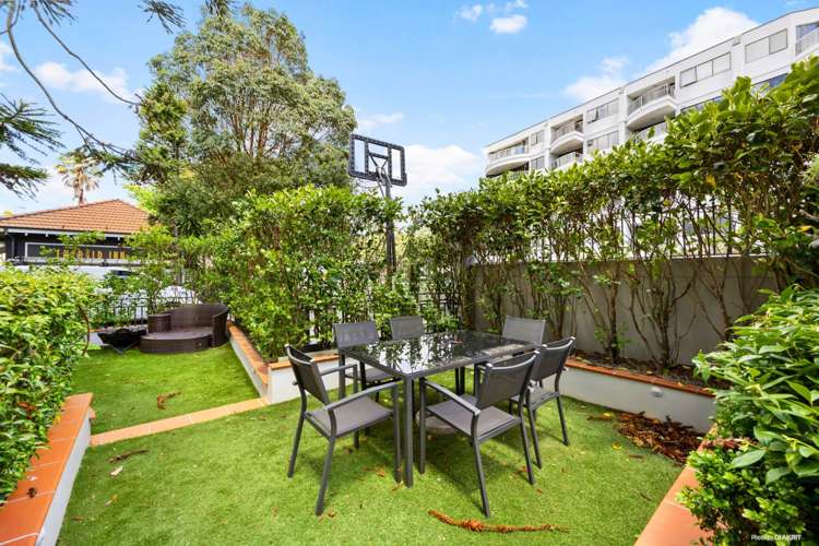 1/177 Hurstmere Road Takapuna_25