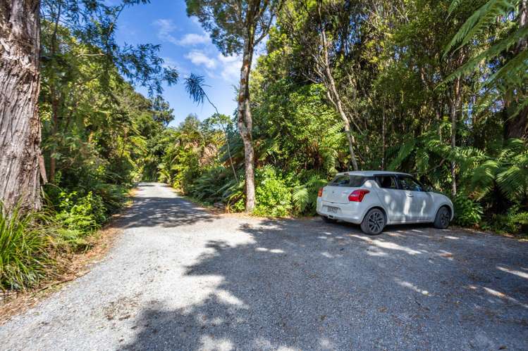 296 Piha Road Piha_16