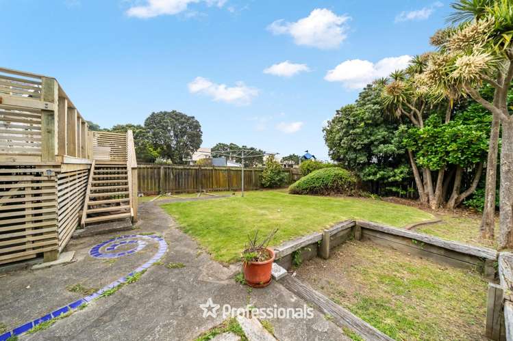 79 Queens Drive Lyall Bay_22
