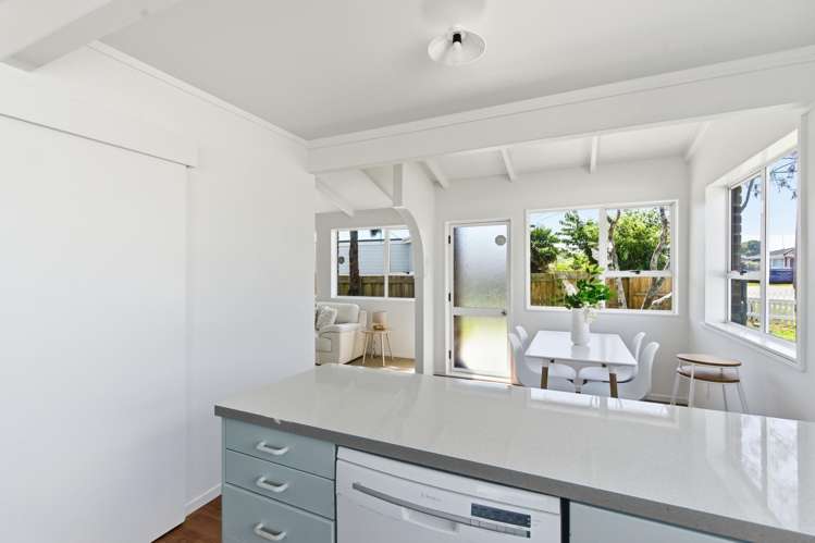 20A Robinson Avenue Holdens Bay_7