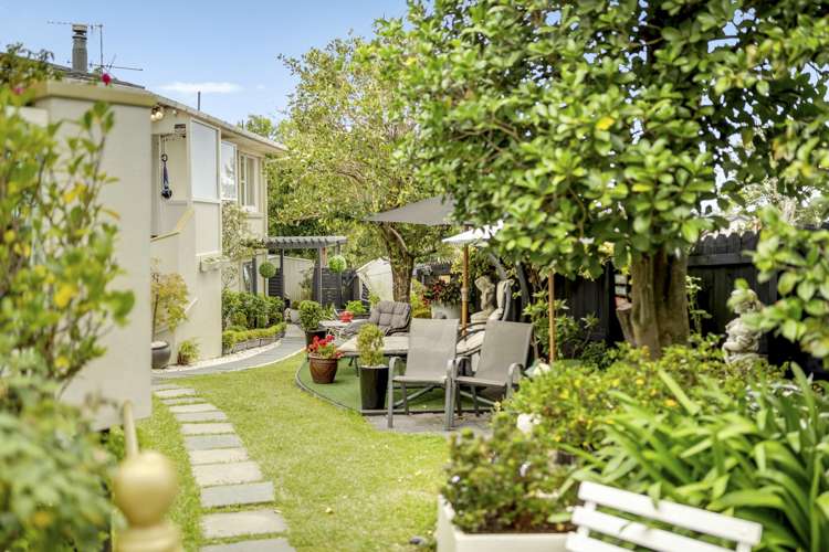 5 Borrowdace Avenue Botany Downs_26