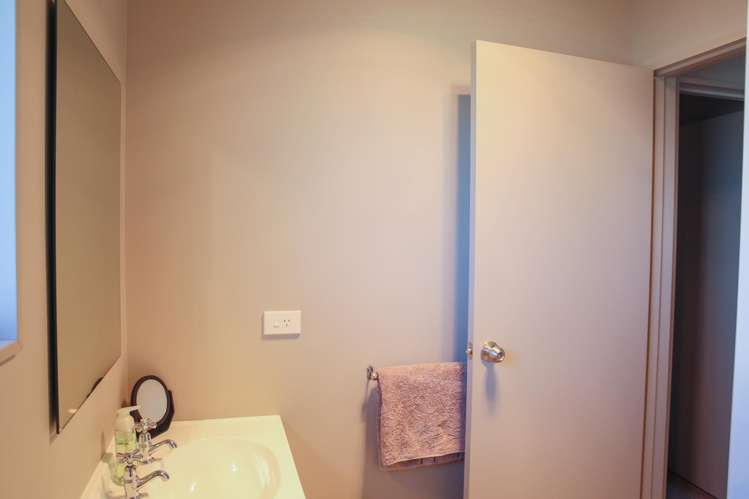 2 Burrows Street Bluff_19