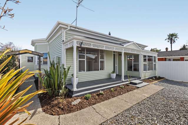 Dual Key or Large Family Living!