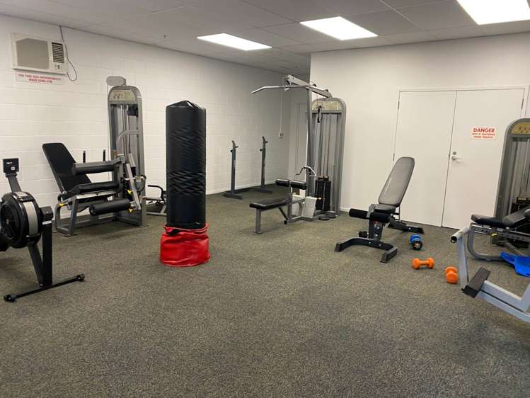 5p/10 Crown Lynn Place New Lynn_10