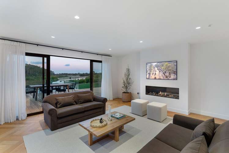 88 Riverhead Point Drive Riverhead_6