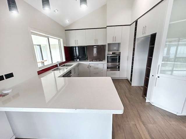 133 Bridgman Road 11385_2