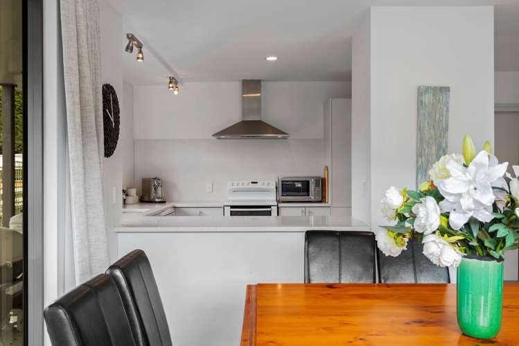 379 Peninsula Road Kelvin Heights_16