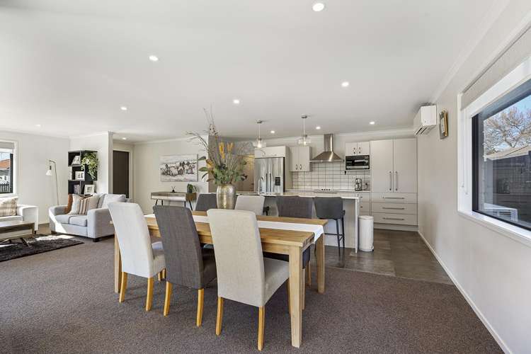 8 Whitby Close_2
