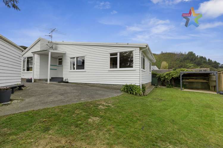 5 Tyrone Grove Wainuiomata_16